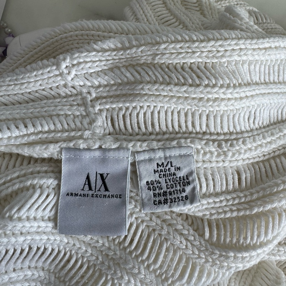 Armani Exchange white shrug M/L - Picture 4 of 4